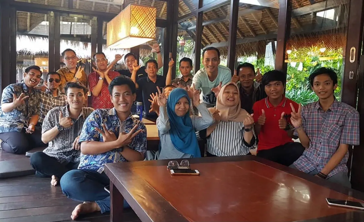 Foto Tim UE (Group Photo Karyawan)